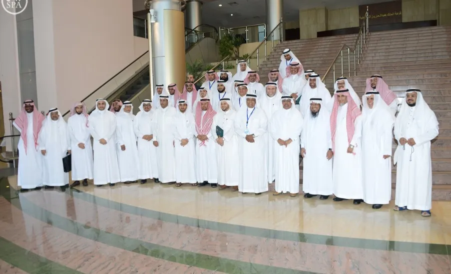 جامعة المجمعة تشارك بورقة في ملتقى عمداء التطوير بالجامعات السعودية - 