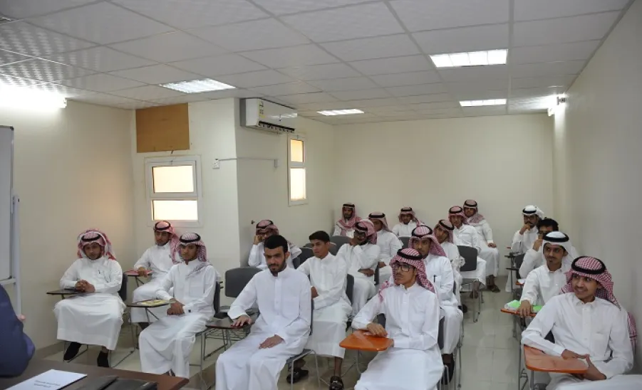 كلية التربية بالمجمعة تقيم محاضرة توعوية حول اللوائح والأنظمة التعليمية بالجامعة - 