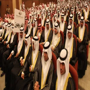 الجامعة تزف خريجي الدفعة الرابعة من طلابها للعام الجامعي 33 - 1434هـ