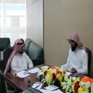 عميد خدمة المجتمع والتعليم المستمر المشرف العام على نادي سعداء لفتيات المجتمع بعقد لقاءاً مع اللجان العاملة بالنادي