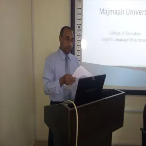تنفيذ دورة تعريفية في اختبار التوفل لطلاب الكلية ضمن الانشطة الطلابية