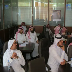 أقامت الكلية ممثلة في وكالة الجودة والتطوير دورة تدريبية بعنوان :( مهارات كتابة الخطاب الرسمي )