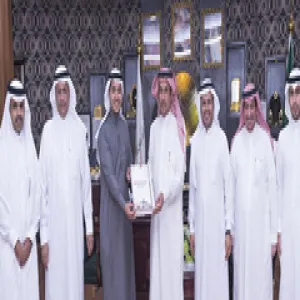 معالي مدير الجامعة يتسلم الخطة الإستراتيجية الثانية لكلية إدارة الأعمال