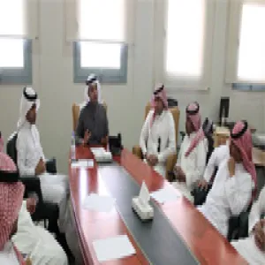 سعادة عميد الكلية يعقد اجتماع مع موظفي الكلية