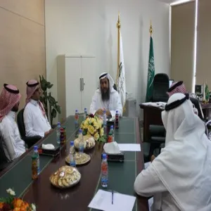 عميد الكلية يلتقي بالمعيدين والمحاضرين المعينين
