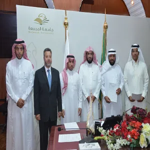 وكيل الجامعة - رئيس لجنة السلامة والأمن - يرعى توقيع عقود دعم البحوث المؤسسية