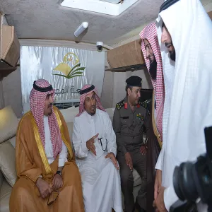 وكيل الجامعة والمشرف على عمادة التعليم الإلكتروني يستقبل معالي مدير الجامعة ومحافظ رماح أثناء زيارة حافلة التدريب الإلكتروني المتنقل