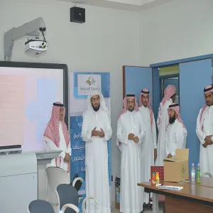 وكيل الجامعة يقوم بزيارة تفقدية لأعمال الدورات التدريبية التي يقدمها معهد الإدارة العامة في مقر الجامعة
