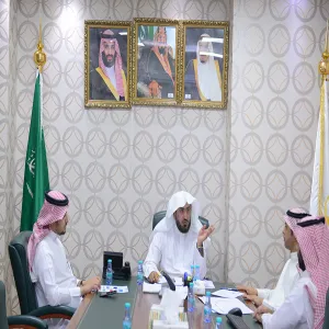عمادة تقنية المعلومات تعرض تقريراً عن تطوير بوابة الجامعة الإلكترونية وترجمة المحتوى