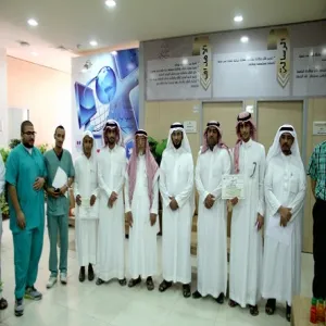 عمادة شؤون الطلاب توزع جوائز المؤتمر العلمي الخامس على الطلبة الفائزين