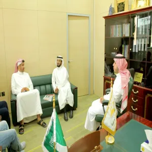 عمادة شؤون الطلاب تعقد اجتماع مع مندوبي شركة ميد اكسبرس