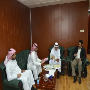 مكتب إدارة المشاريع يطلع سعادة وكيل الجامعة للشؤون التعليمية على نظام إدارة المشاريع 2PMO