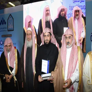 سماحة مفتي عام المملكة يكرم وكيل الجامعة