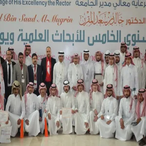 سعادة عميد كلية الهندسة يكرم طلاب قسم الهندسة الكهربائية لحصولهم على المراكز الاولى  في مسابقة المشاريع الصغرى