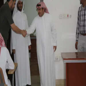 سعادة عميد كلية الهندسة في جولة تفقدية لسير الامتحانات