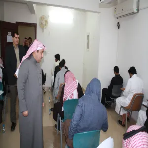 سعادة عميد كلية الهندسة في جولة تفقدية لمتابعة سير الاختبارات