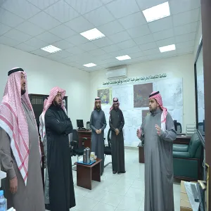 وكيل الجامعة يتفقد أعمال غرفة عمليات رصد الظواهر الجوية ويتابع نقل الطالبات
