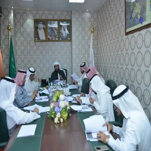 وكيل الجامعة يجتمع بالعمادات والإدارات لمتابعة احتياجات أقسام الطالبات في كلية علوم الحاسب والمعلومات