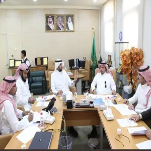 بدأ مهام  فريق عمادة الجودة لمناقشة لزيارات وتقييم الادارت لجائزة مدير الجامعة