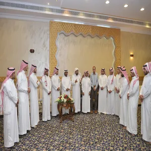 عمادة التعليم الالكتروني تعقد اجتماعا مع موظفيها