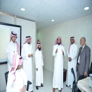 وكيل الجامعة يتفقد الدورات التدريبية التطويرية في الإدارة العامة للتخطيط والتطوير