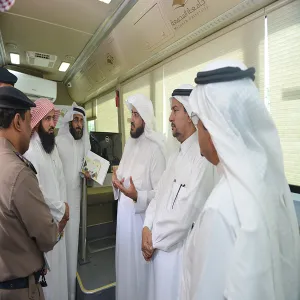 وكيل وزارة التعليم المساعد لشؤون المعلمين ومدير عام فرع الرئاسة العامة للأرصاد وحماية البيئة يزوران حافلتي التدريب والتعليم الإلكتروني المجتمعي وبوابة وصول لذوي الاحتياجات الخاصة
