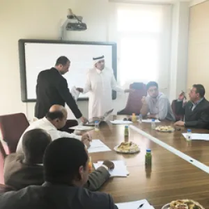 استعداداً لزيارة فريق عمادة الجودة وتطوير المهارات كلية إدارة الأعمال تقيم ورشة عمل بعنوان " مخرجات التعلم وتقويمها "