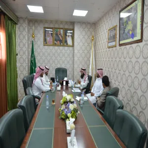 مستشار وكيل جامعة الملك خالد بأبها يقوم بزيارة مكتب إدارة المشاريع