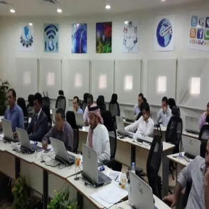 منسوبي عمادة السنة التحضيرية يتلقون دورة (D2L)