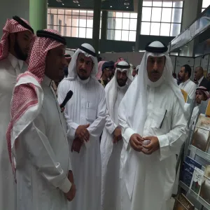 معالي مدير الجامعة يزور جناح كلية التربية بالمجمعة المقام في المعرض المصاحب  لملتقى الدراسات العليا والبحث العلمي