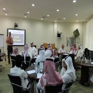 كلية إدارة الأعمال تقيم دورة للخريجين عن كيفية إقتناص فرص العمل