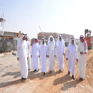 وكيل الجامعة يتفقد مراحل العمل في مشروع كلية التربية للطلاب بالزلفي