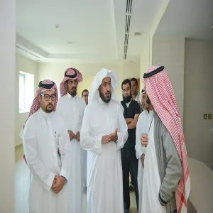 وكيل الجامعة يتفقد أعمال تهيئة المقر الجديد للخدمات الطبية في الجامعة