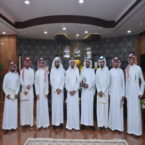 معالي مدير الجامعة يكرم الطلاب المشاركين في برنامج توظيف الشبكات الاجتماعية في التعليم