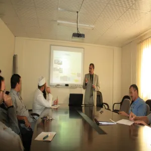 محاضرة علمية في قسم الهندسة المدنية  بعنوان (مقدمة في الخرسانة المسلحة بالألياف)