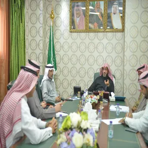 وكيل الجامعة يعقد اجتماعاً مع عدد من إدارات الجامعة