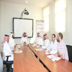 عمادة شؤون الطلاب تستقبل لجنة الاعتماد الأكاديمي المؤسسي في الجامعة