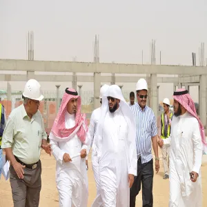 وكيل الجامعة وأعضاء اللجنة التحضيرية لمشروعات الجامعة الإنشائية يتفقد المباني العاجلة في حوطة سدير