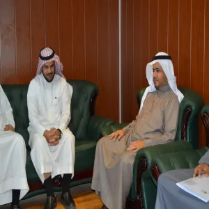 منسوبي وكالة الجامعة للشؤون التعليمية يحتفون بسعادة الوكيل