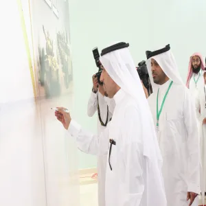 معالي مدير الجامعة يدشن لوحة جدارية لدعم  "عاصفة الحزم "