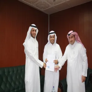 كلية الهندسة تسلّم التقرير السنوي النهائي للإرشاد الأكاديمي للعام الجامعي (1437-1438هـ) إلى وكيل الجامعة للشؤون التعليمية