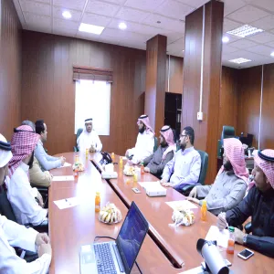 وكيل الجامعة للشؤون التعليمية يجتمع بمنسقي وحدات الخريجين بكليات الجامعة