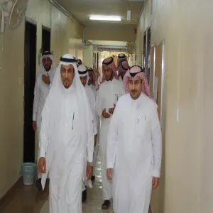 معالي مدير الجامعة يتفقد سير الاختبارات في كلية الهندسة