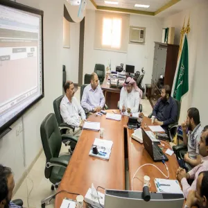 فريق مركز تطوير المقررات الالكترونية في الجامعة يقوم بزيارة لكلية علوم الحاسب والمعلومات