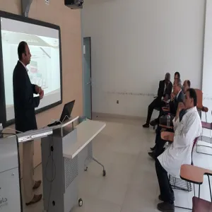 زيارة فريق مركز تطوير المقررات الالكترونية لكلية العلوم الطبية التطبيقية