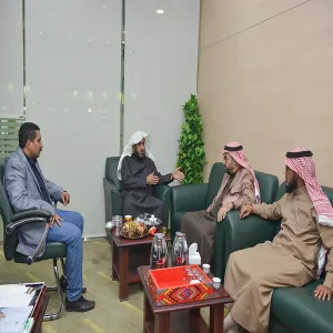 لمناقشة تقارير العمادة وخطة البرامج : وكيل الجامعة يجتمع بمسؤولي عمادة خدمة المجتمع