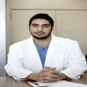 طلاب الجامعة يعبرون عن مشاعر الفرح بعد توقيع إسكان طلاب الجامعة