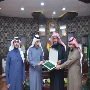 معالي مدير الجامعة يتسلّم التقرير السنوي لوكالة الجامعة للعام 1434 / 1435هـ