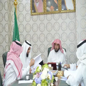 وكيل الجامعة يعقد اجتماعاً مع فريق متابعة التطوير بالمشروع التطويري