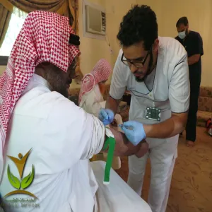 الطاقم الطبي بالخدمات الطبية يقومون بزيارة لهجرة البرزة لتقديم الصحة العلاجية والتثقيفة لها
